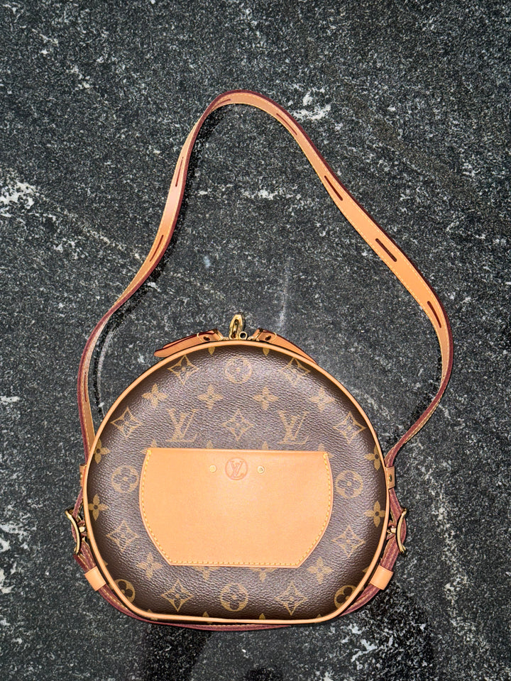 100% AUTHENTIC Louis Vuitton Boite Chapeau Souple MM Handbag  Price on Louis Vuitton Website: $2,910 Price in Zoe's Closet: $1,900 + free shipping + Afterpay and Shop Pay eligible at checkout