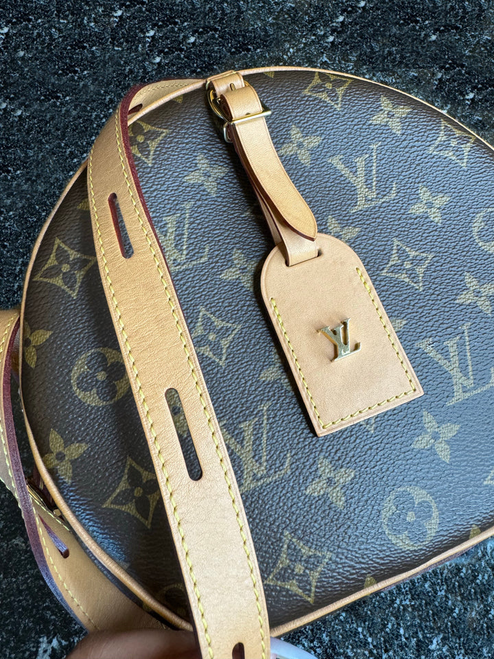 100% AUTHENTIC Louis Vuitton Boite Chapeau Souple MM Handbag  Price on Louis Vuitton Website: $2,910 Price in Zoe's Closet: $1,900 + free shipping + Afterpay and Shop Pay eligible at checkout