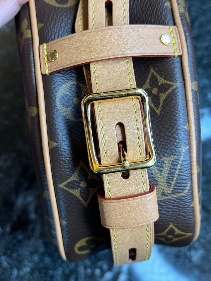 100% AUTHENTIC Louis Vuitton Boite Chapeau Souple MM Handbag  Price on Louis Vuitton Website: $2,910 Price in Zoe's Closet: $1,900 + free shipping + Afterpay and Shop Pay eligible at checkout