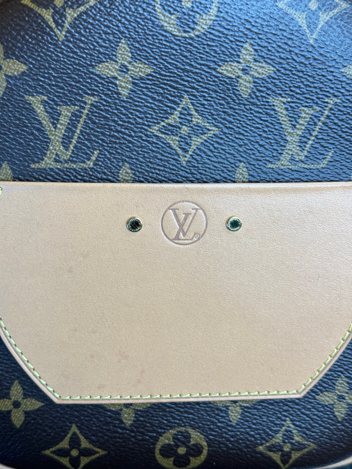 100% AUTHENTIC Louis Vuitton Boite Chapeau Souple MM Handbag  Price on Louis Vuitton Website: $2,910 Price in Zoe's Closet: $1,900 + free shipping + Afterpay and Shop Pay eligible at checkout